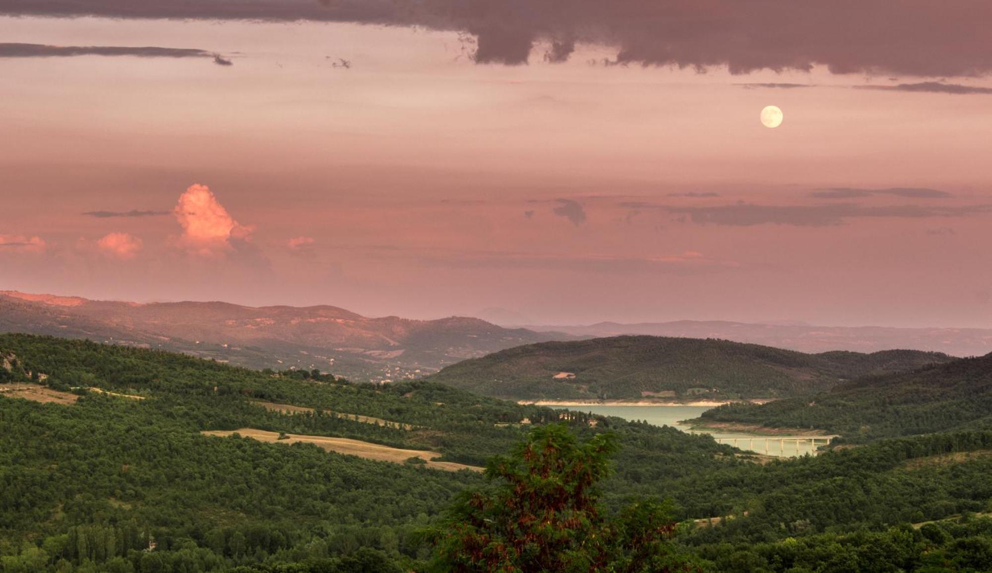 Terra Di Michelangelo Villa Caprese Michelangelo Bagian luar foto